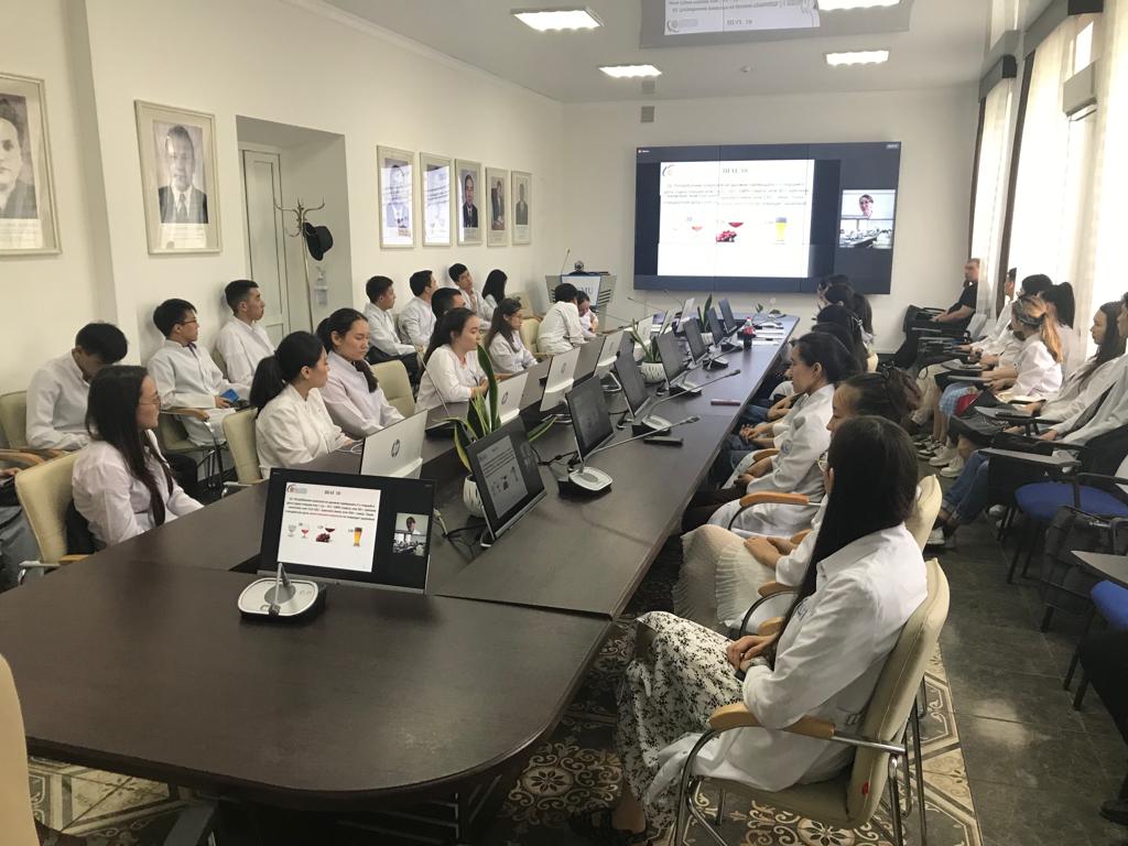 О роли здорового питания в профилактике болезней рассказали студентам НАО МУС г. Семей